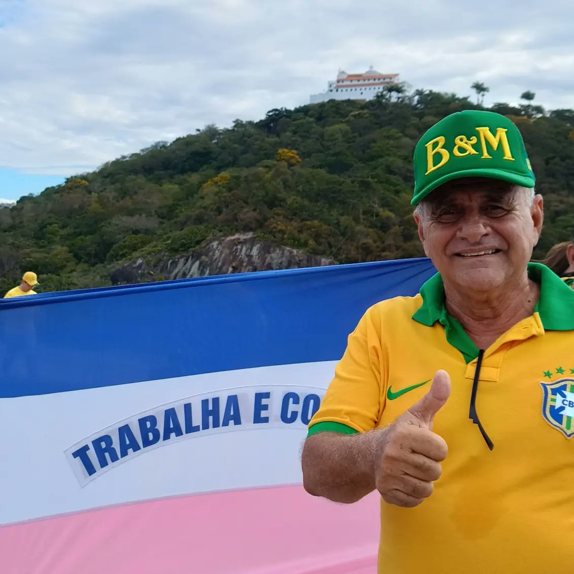 Manato_es's tweet photo. Festa da Democracia e da LIBERDADE 🇧🇷
Obrigado a cada família que esteve conosco hoje em prol do nosso país e do nosso Espírito Santo 🇱🇺

#Liberdade #Bolsonaro2022 #ManatoES #OutroCaminhoParaoES #deuspatriafamilia https://t.co/QfqddlJ03B