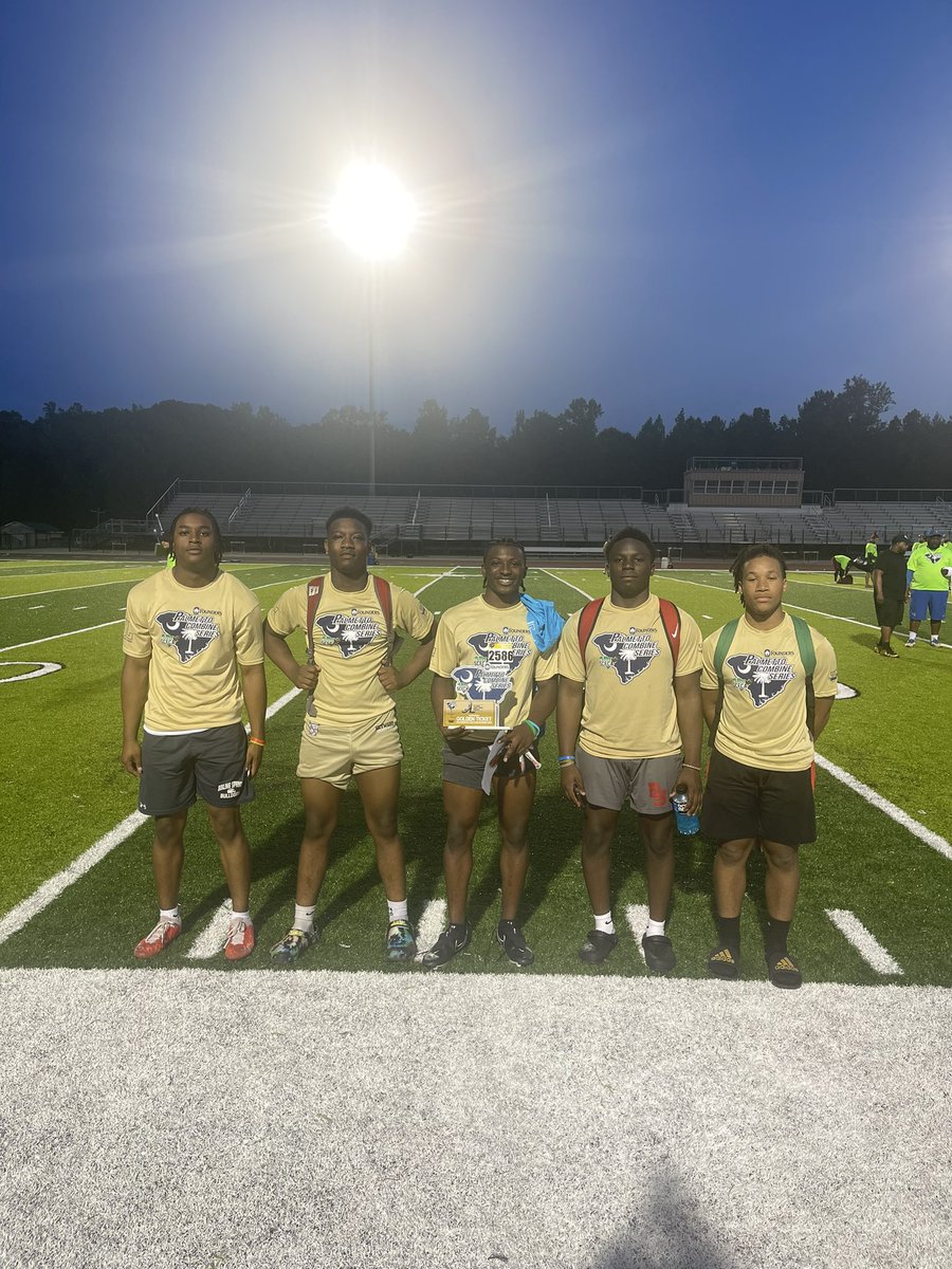 mreel25's tweet photo. These 5 young men represented BSHS well tonight at the 2024 Recruit Palmetto Series Combine. Proud of Calvin Jackson, Jameilion Miller, JoJo Barrett, Tylek Smith and Justin Woodruff. @CJack5on28 @jameilionm5 @jojo_huncho22 @Tyleksmith10 @JPWoodruff32 https://t.co/cf23irPPHN