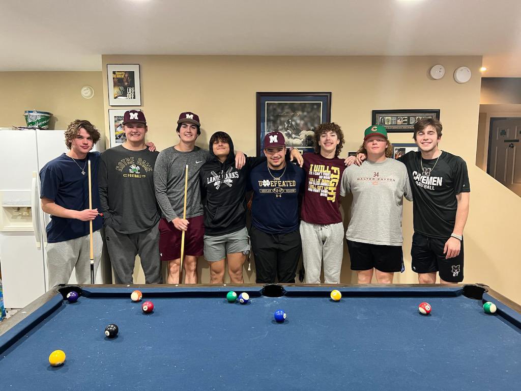 Cavemen_Base's tweet photo. Some of the Cavemen getting together to watch the @IHSAAtv Baseball Pairings Show. The 4A draw coming up shortly! #roadtovictoryfield @cavemensports @IHSAA1 @IHSBCA @MHSSection https://t.co/dnZ1nYLkMS