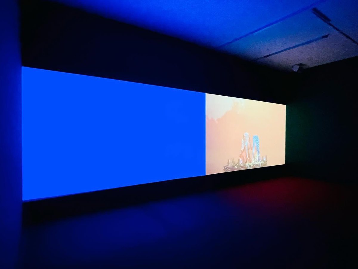 lokalreporter's tweet photo. The latest craze in the art universe: playing on rectangularly lit screens in dark rooms..
#juliastoschekcollection #berlingallery #galleryweekendberlin #berlin #art #contemporaryart #lederniercri https://t.co/7qjejssVwX
