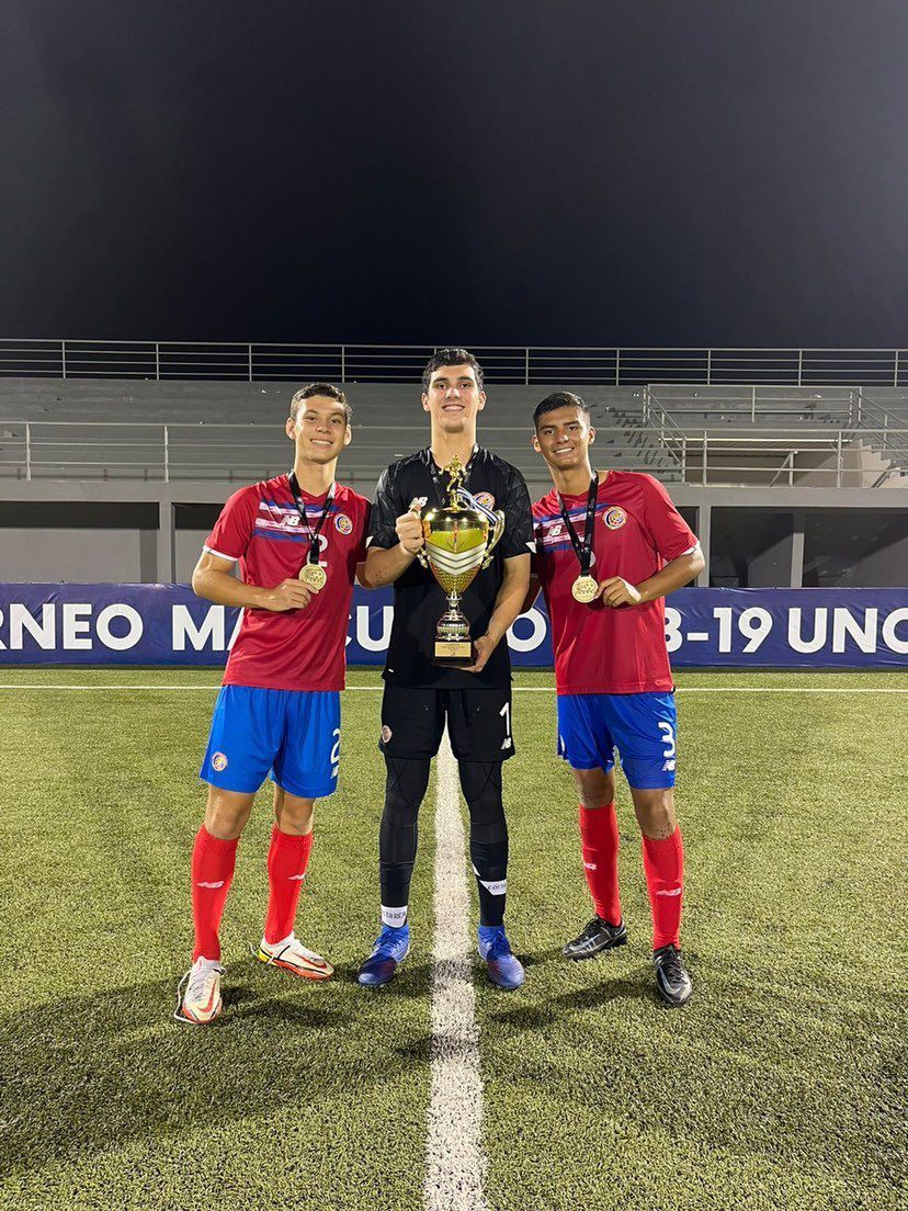 ¡Felicitamos a Abraham Madriz, Douglas Sequeira y a Julián González por convertirse en campeones de UNCAF con la Selección Sub 20! 🇨🇷