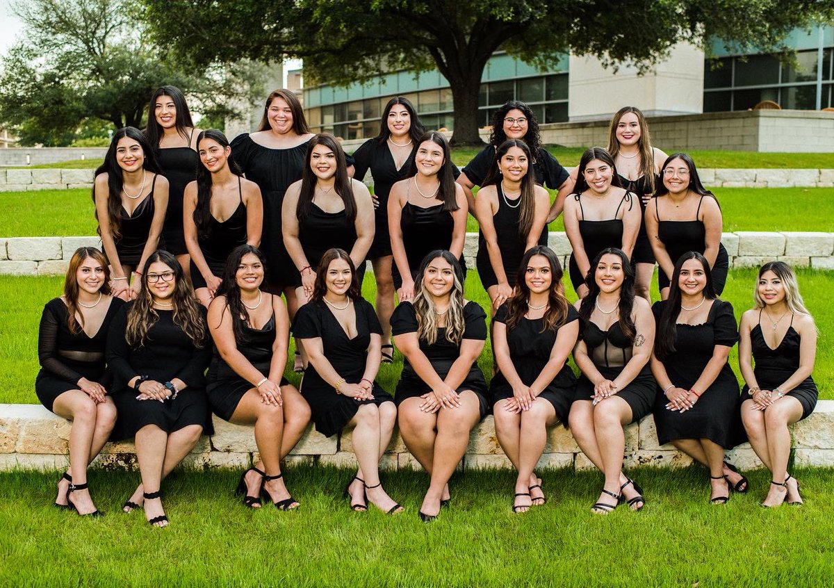 LTA_BetaEta's tweet photo. Lambda Theta Alpha Latin Sorority Inc. - Beta Eta Chapter 💐🤍

We had a great time shooting with @coreydeanstone 🤩 As the semester comes to an end, we would love to show off our beautiful sisters and recognize them all for having a great semester 🌙🌴 https://t.co/X8HZJanI6j
