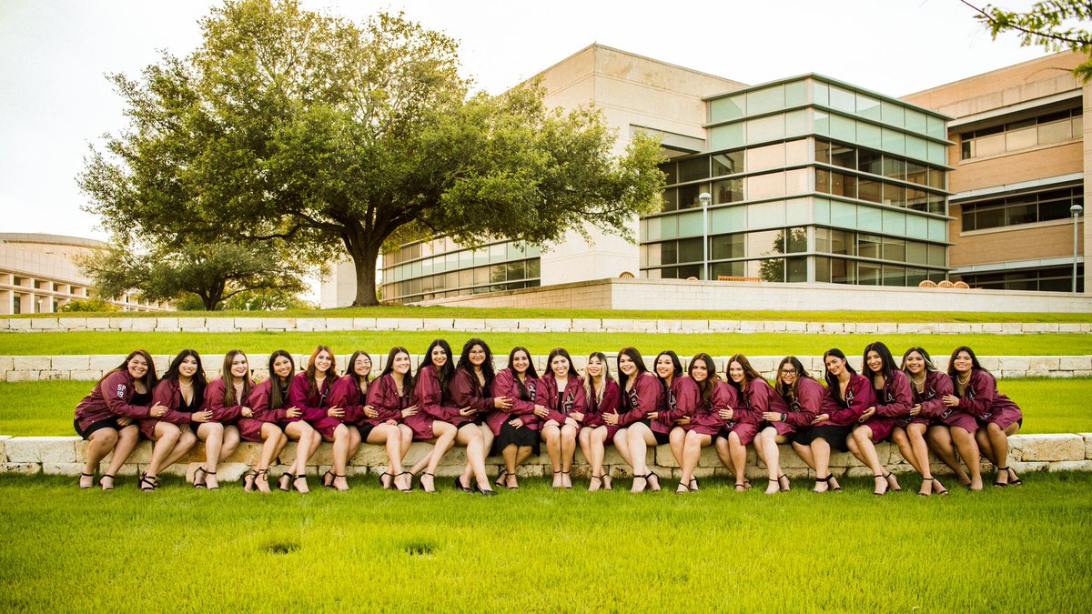 LTA_BetaEta's tweet photo. Lambda Theta Alpha Latin Sorority Inc. - Beta Eta Chapter 💐🤍

We had a great time shooting with @coreydeanstone 🤩 As the semester comes to an end, we would love to show off our beautiful sisters and recognize them all for having a great semester 🌙🌴 https://t.co/X8HZJanI6j