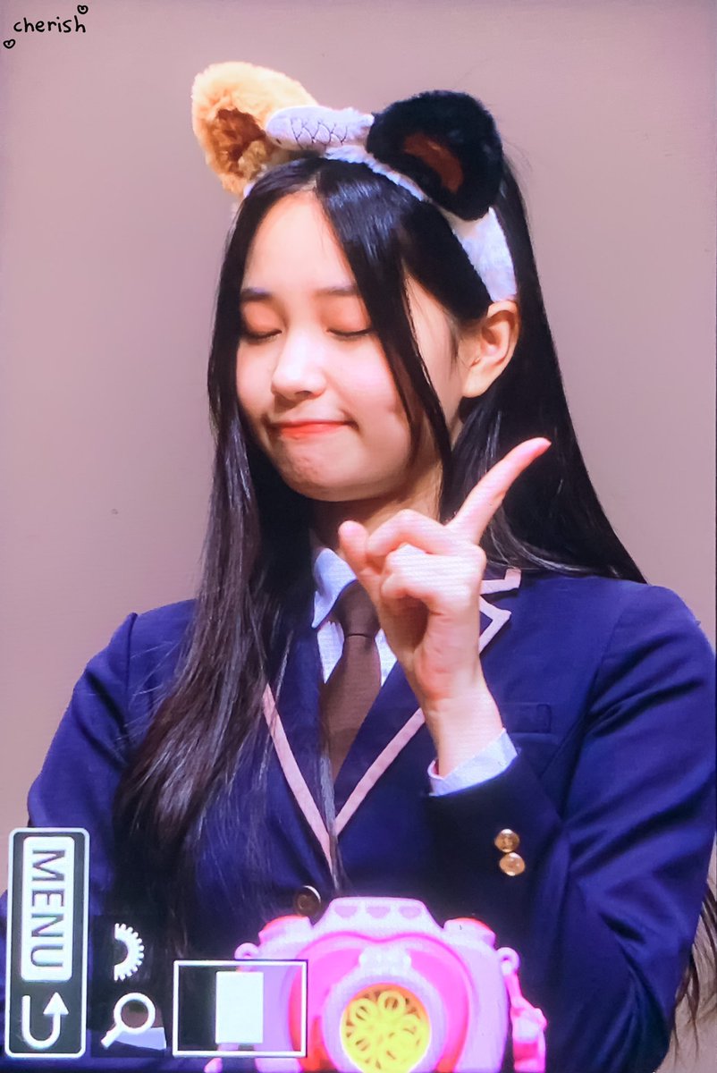 <3
