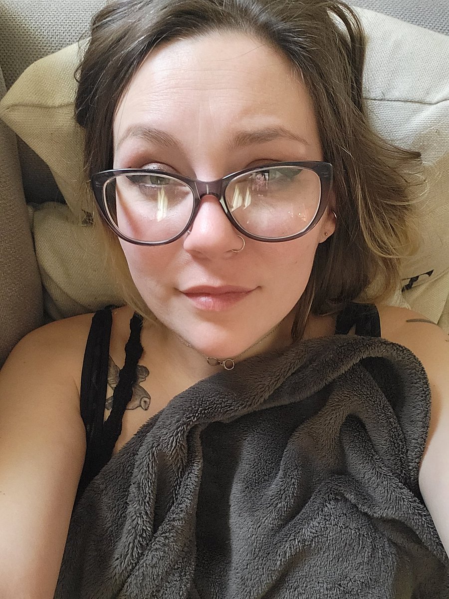 AspersiaBaby's tweet photo. Took this 7 hours ago. Still haven't moved from the couch #SundayDoneday https://t.co/VXqIeamMrR
