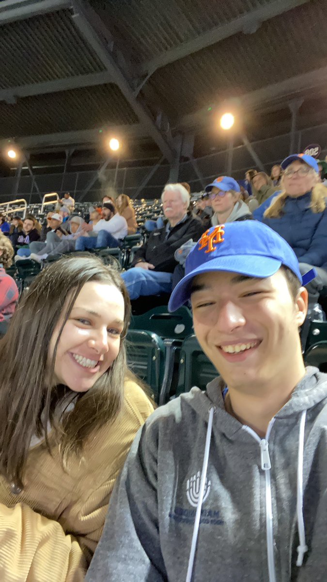 .<a href="/MHRshlicha/">Peri Dunn (she/her)</a> : when is the halftime show?