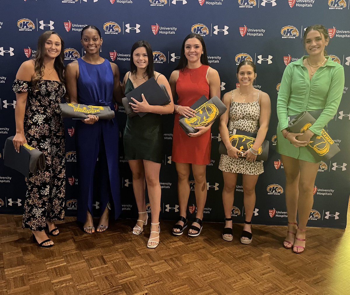 KentStWBB's tweet photo. Brains and beauty! We had a great time at the Judy Devine dinner!
#SmartFlashes ⚡️💙 https://t.co/AyO6jhMfFv