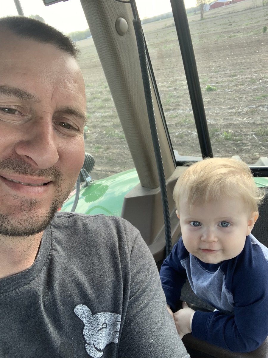 bfrancis925's tweet photo. May or may not turn out to be a #futurefarmer , just as long as he turns out to be a good person. Having fun at home! #corn going in! #farmilyfarm @AgriGold https://t.co/nbgpxLtP8H