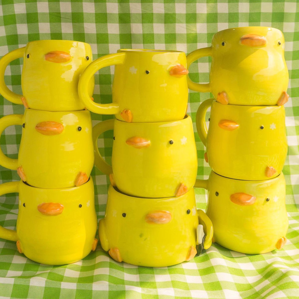 _soonthemoon's tweet photo. duck mug stack https://t.co/DpTEZzLhVb