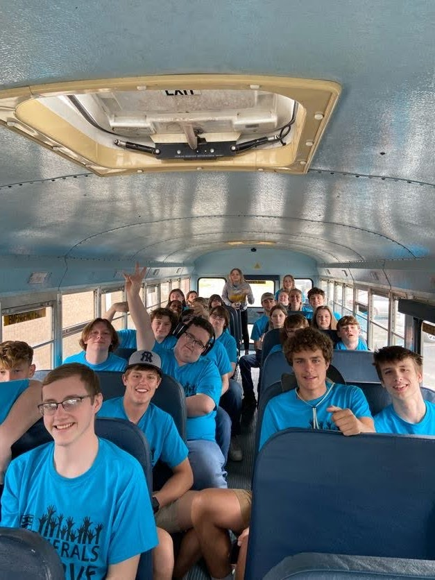 TNHSsmith's tweet photo. I am so impressed with @jtburton98 and my Care and Connect boys and their willingness to ENERGIZE OUR COMMUNITY during #Generalsserve. I can think of no better way to kick off spring than giving back to our beautiful NC Community, YES! @flyndefy https://t.co/hw5CIyMTI0