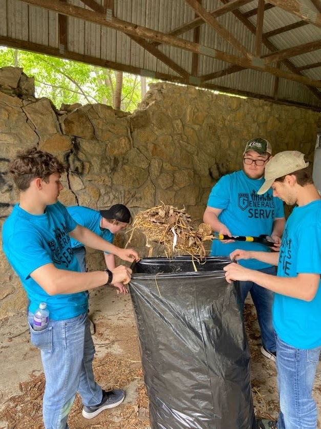 TNHSsmith's tweet photo. I am so impressed with @jtburton98 and my Care and Connect boys and their willingness to ENERGIZE OUR COMMUNITY during #Generalsserve. I can think of no better way to kick off spring than giving back to our beautiful NC Community, YES! @flyndefy https://t.co/hw5CIyMTI0