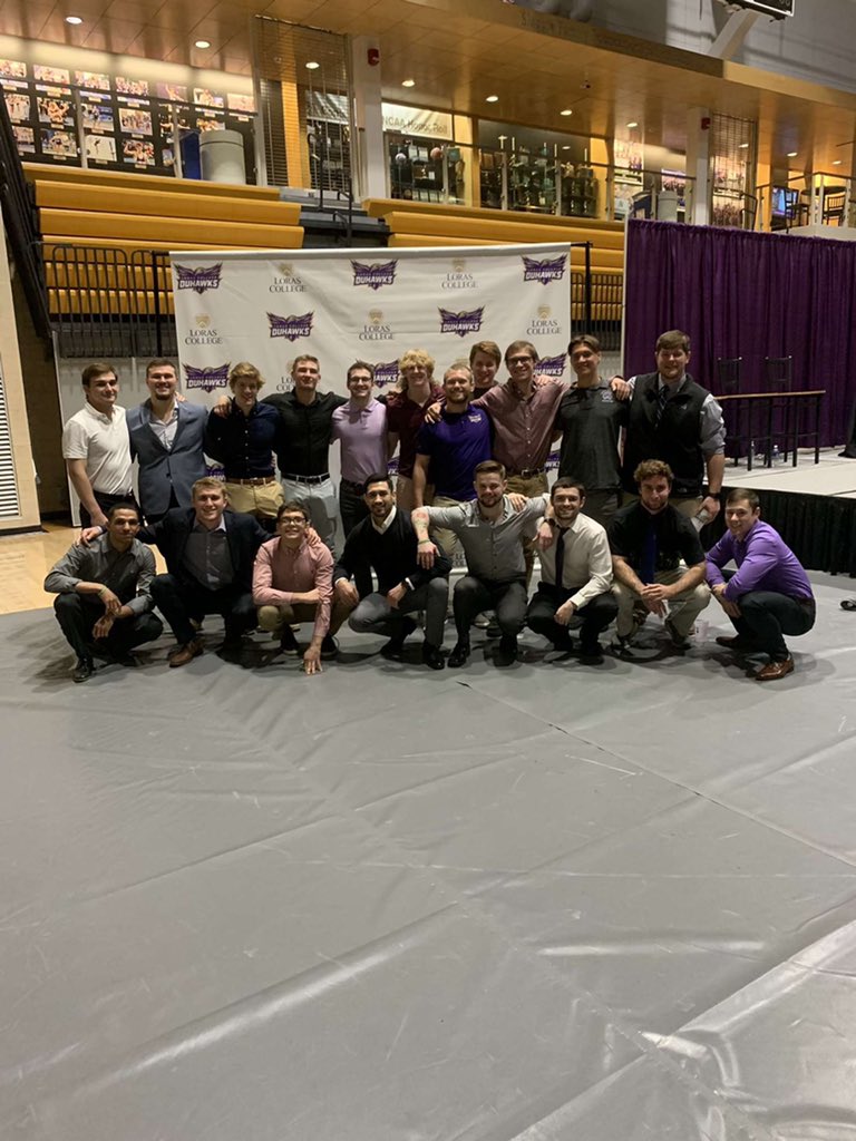 DuhawkWrestling's tweet photo. Great Night at the Dewey’s! 💜 https://t.co/ez9qdjv7mo