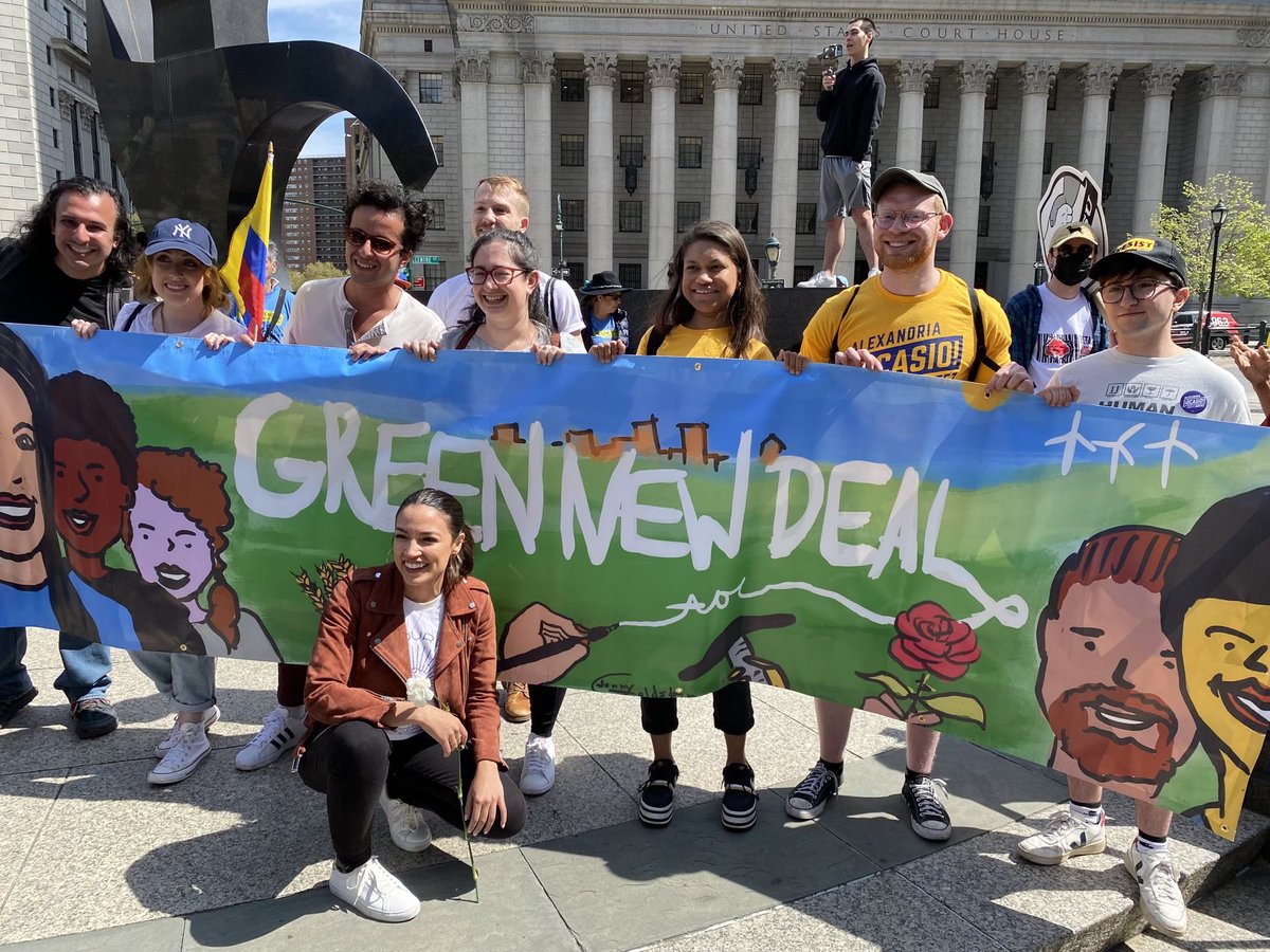 SthLxmn's tweet photo. Solidarity forever! #1U #ED22MD #MayDay @AOC @RepAOC @justin_coskey https://t.co/3frJTVCggZ