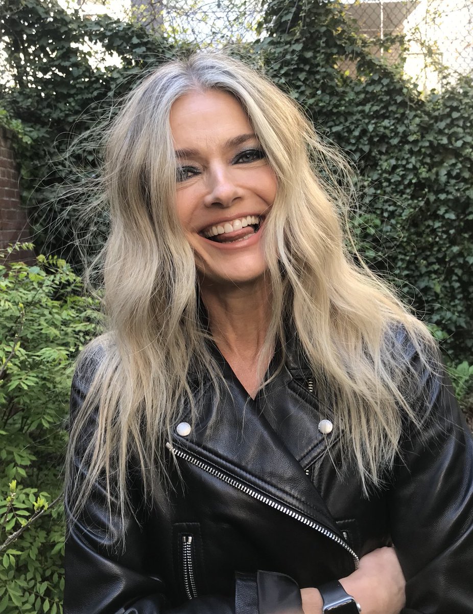 paulinaporizkov's tweet image. The love continues! 57 and proud! Keep posting your wonderful beautiful selves and tag #oldandugly  so we can keep sharing the ❤️