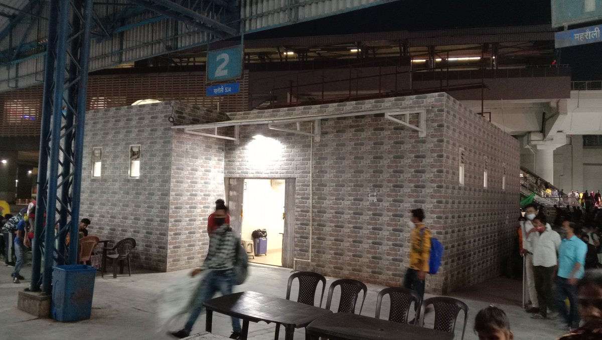 randhirsingh011's tweet photo. @TransportDelhi कुछ लोग आनंद विहार ISBT पर बनें 2नंबर प्लेटफार्म शौचालय में मल/मूत्र त्यागने के 20/10रु वसूल रहे हैं और जो लोग देने में सक्षम नहीं होते उनसे बदतमीजी करते है।
कृपया साफ करें कि क्या ये "बाउंसर" प्रशासन द्वारा लगाए गए हैं? @kgahlot @msisodia #dtidc @DelhiComplaint https://t.co/zxqwbcxDZz