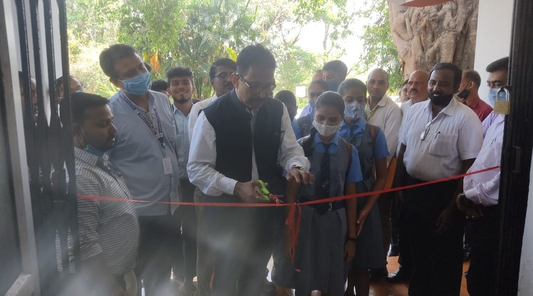 chairmanmgpt's tweet photo. As part of #AKAMIconicweek celebration, an exhibition on "75 years of Port Development" is organized by MPA, Goa on 02.05.22.
Dy. Chairman, Shri G.P Rai inaugurated the same and was attended along with HODs, officers, employees &amp; school students 
@shipmin_india
@PIB_India https://t.co/wEmBdKGOgb