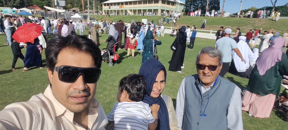 itssaira's tweet photo. Eid Mubarak, everyone! May Allah bless us all with his limitless mercy and blessings 🎉😌😇 https://t.co/UvnfnbZFWD