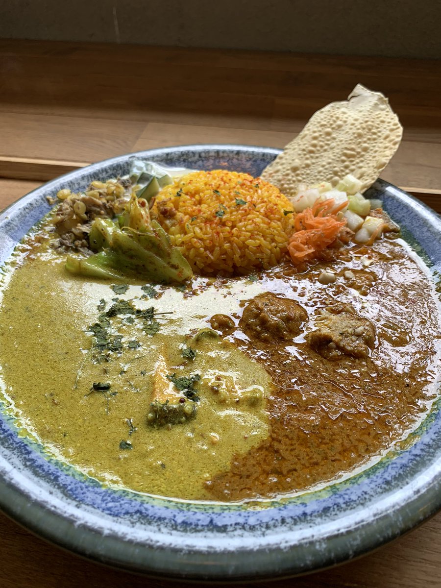 嫁さんとデート❣️ 昨日自分でカレー作ったのにも関わらず、カレーの名店へ。 このスパイスカレーを食べさせたかったー！ 香川県綾川町のヤエ食堂。