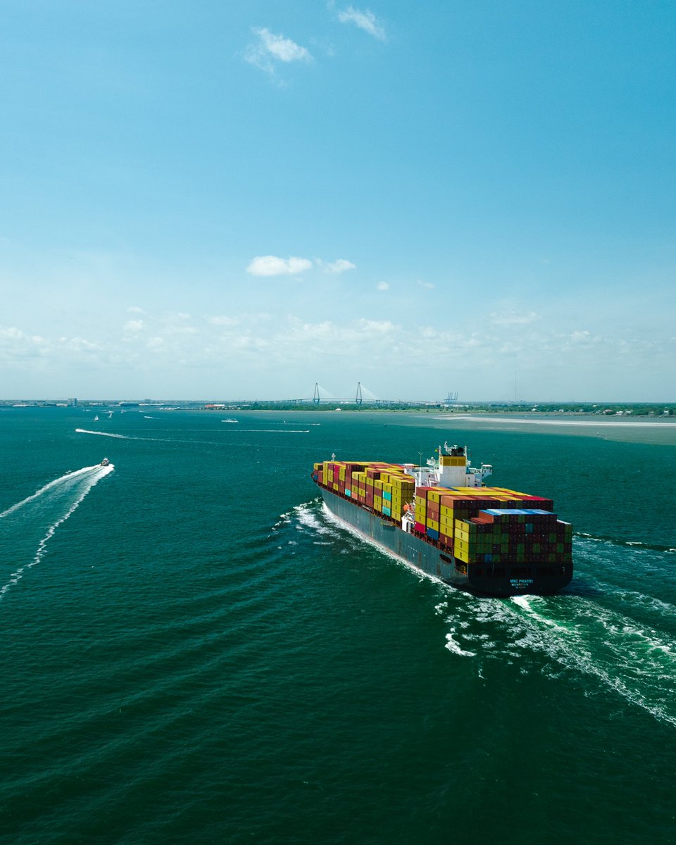 Hello Charleston 👋🏻
•
#charlestonsc #charleston #drone #photography #nature #travel #explore #create #ocean #mavic3 #dji #bigship #containership #southcarolina