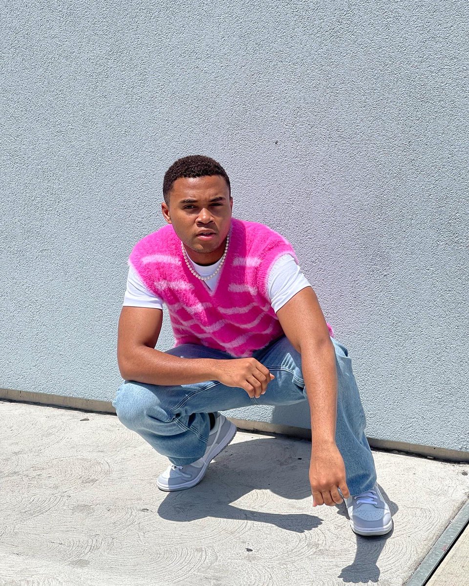 💘                                                             

Stylist: <a href="/godarrylgo/">Darryl Glover</a> 
Brand: <a href="/jacquemus/">JACQUEMUS</a>