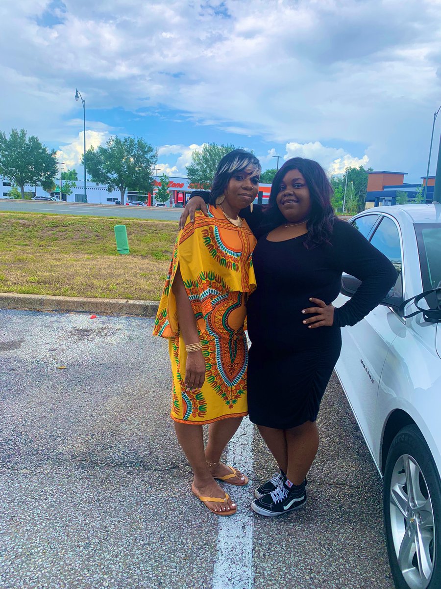 b3autyisme's tweet image. Me and mom today #sundaychurchflow #twin 🥰❤️