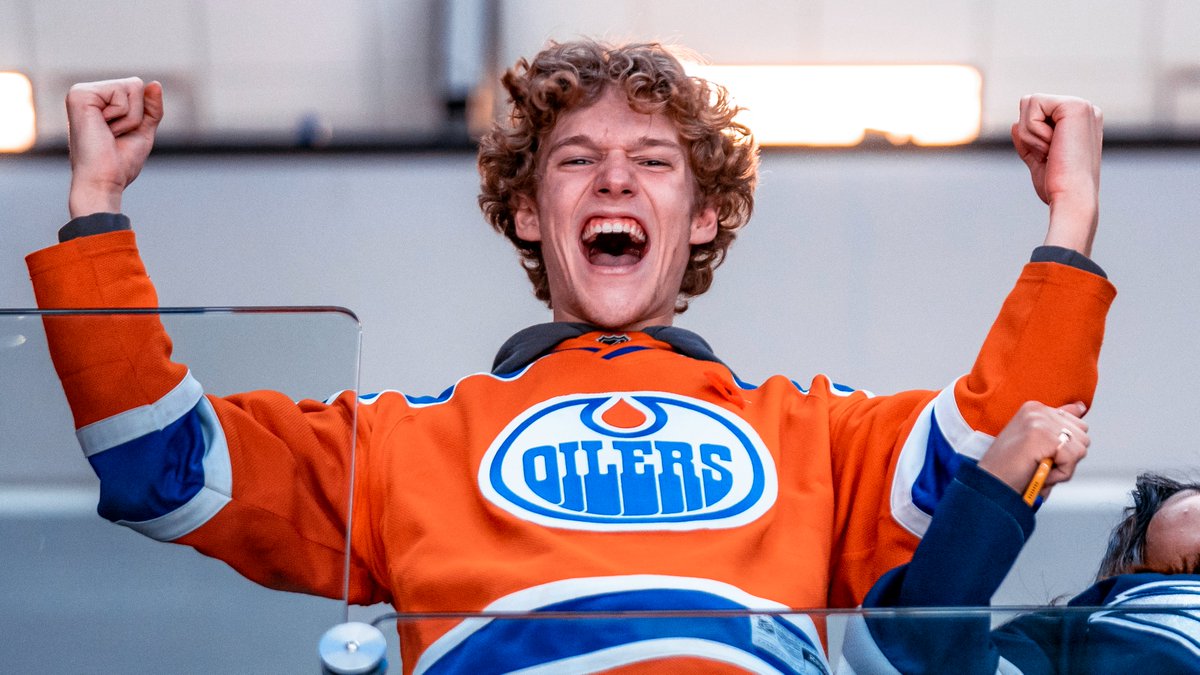 EdmontonOilers's tweet image. Tomorrow. Game 1. Wear orange. Be loud. 

RT to tell a friend. 

#LetsGoOilers