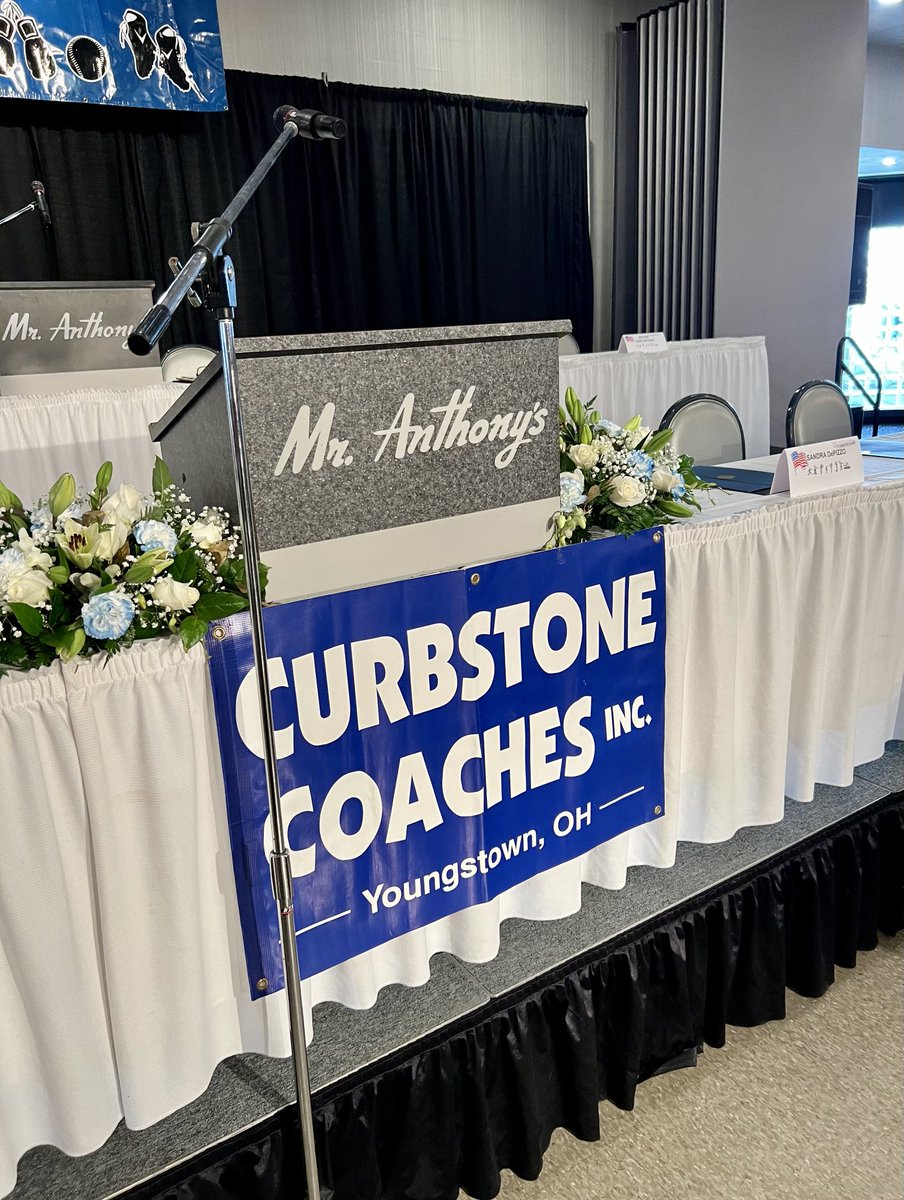 Proud of my dad!He was inducted into the Curbstone Coaches Hall of Fame in honor of the 40 years he coached high school football in NE Ohio &amp; western PA. A surprise highlight was his onetime student &amp; player Youngstown Mayor  ⁦<a href="/YtownTitoBrown/">Tito Brown</a>⁩ giving him a key to the city.