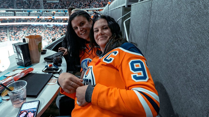 EdmontonOilers's tweet image. Tomorrow. Game 1. Wear orange. Be loud. 

RT to tell a friend. 

#LetsGoOilers