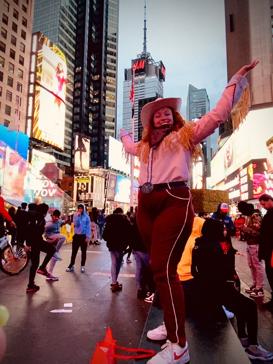 ||: This may be my new favorite picture — 

#OUTATIMEsSquare #BTTF #timessquare #nyc #BackToTheFuture  #bttfcosplay