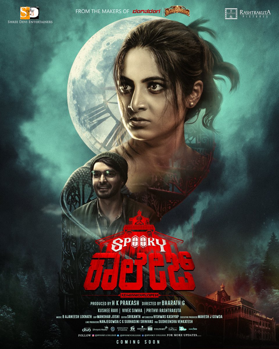 NamCinema's tweet image. “Spooky ಕಾಲೇಜ್” First Look Poster ಬಿಡುಗಡೆ ಆಗಿದೆ. ರಂಗಿತರಂಗ ನಿರ್ಮಾಪಕರು ಈ ಬಾರಿ ಮತ್ತೊಂದು ವಿಶೇಷವಾದ ಸಿನೆಮಾವನ್ನೇ ಮಾಡಿದ್ದಾರೆ ಅನ್ನೋದನ್ನು ಪೋಸ್ಟರ್ ನೋಡಿಯೇ ಹೇಳಬಹುದು 😊

#SpookyMan 🧟
#SpookyCollege Poster OUT NOW! 

#ShreeDeviEntertainers #NamCinema #KusheeRavi #VivekSimha #Rangitaranga