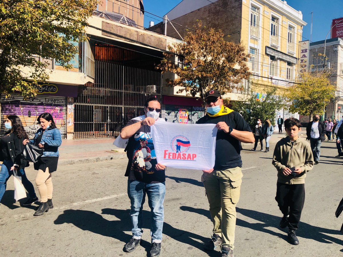Fedasap's tweet photo. Hoy marchamos con nuestr@s representantes de trabajadoras y trabajadores de la salud pública #FEDASAP, nos sumamos a las demandas de #salariominimo #40horas #Apruebo4deSeptiembre #carrerafuncionaria @anefchile @Cutchile @salud_cut https://t.co/BSbMMLv0tK
