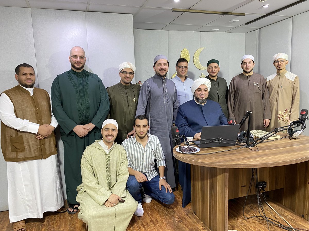 في الحلقة الختامية لبرنامج سحوركم محبة والتي كانت بعنوان "ولعلكم تشكرون" فالحمد لله على ما أنعم، والشكر له على ما تفضل به وأكرم، ونسأل الله أن يجازي عنا مولانا الشيخ <a href="/Awn_Qaddoumi/">عون القدومي</a> خير الجزاء، وأن يبارك في أنفاسه، وينفع به. 

وعيدكم مبارك سعيد وكل عام وأنتم بخير ❤️