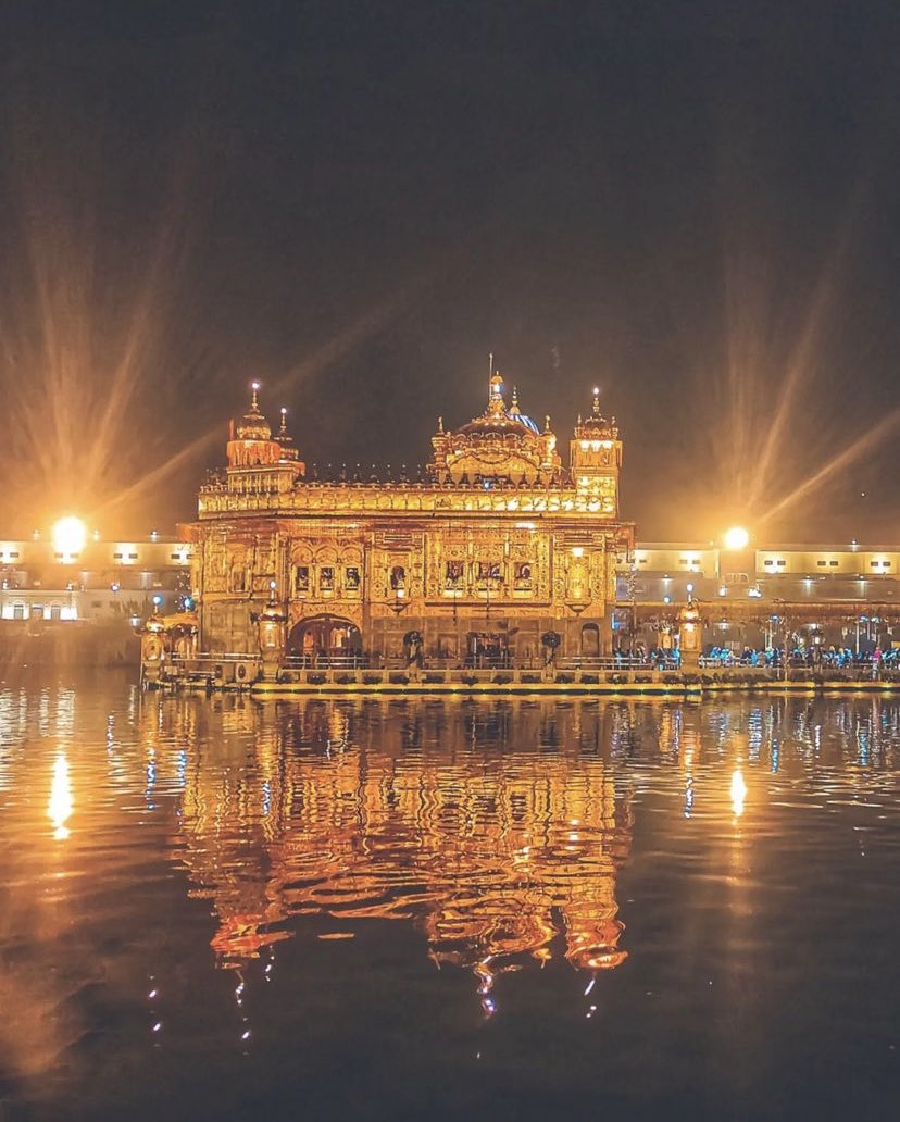 sikhshrine's tweet photo. The Merciful Lord is the Savior of the Saints; their only support is to sing the Kirtan of the Lord's Praises. The burning of the heart is not dispelled at all, by sandalwood paste, the moon, or the cold season. It only becomes cool, by chanting the Name of the Lord. https://t.co/JxAf7BEXrj