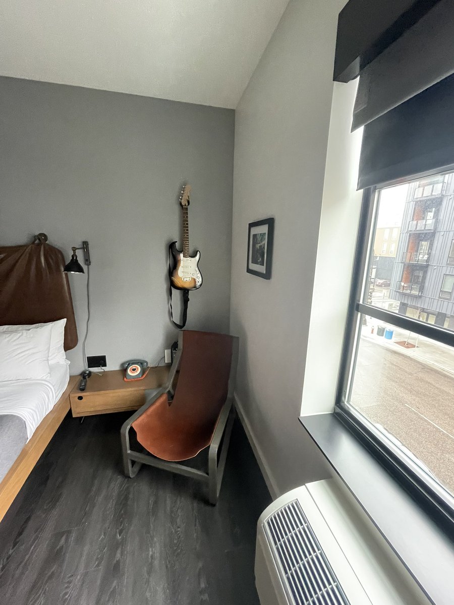 Timotheus50's tweet image. First time in Minneapolis for the Craft Brewers Conference. My hotel room right on Lake St in Uptown came with a complimentary Stratocaster and amp.