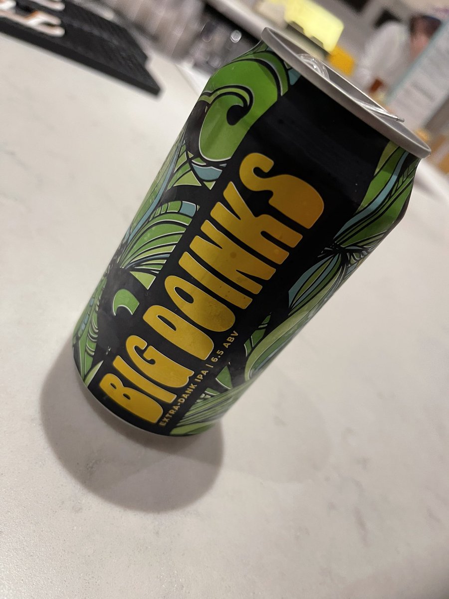 Timotheus50's tweet image. First time in Minneapolis for the Craft Brewers Conference. My hotel room right on Lake St in Uptown came with a complimentary Stratocaster and amp.