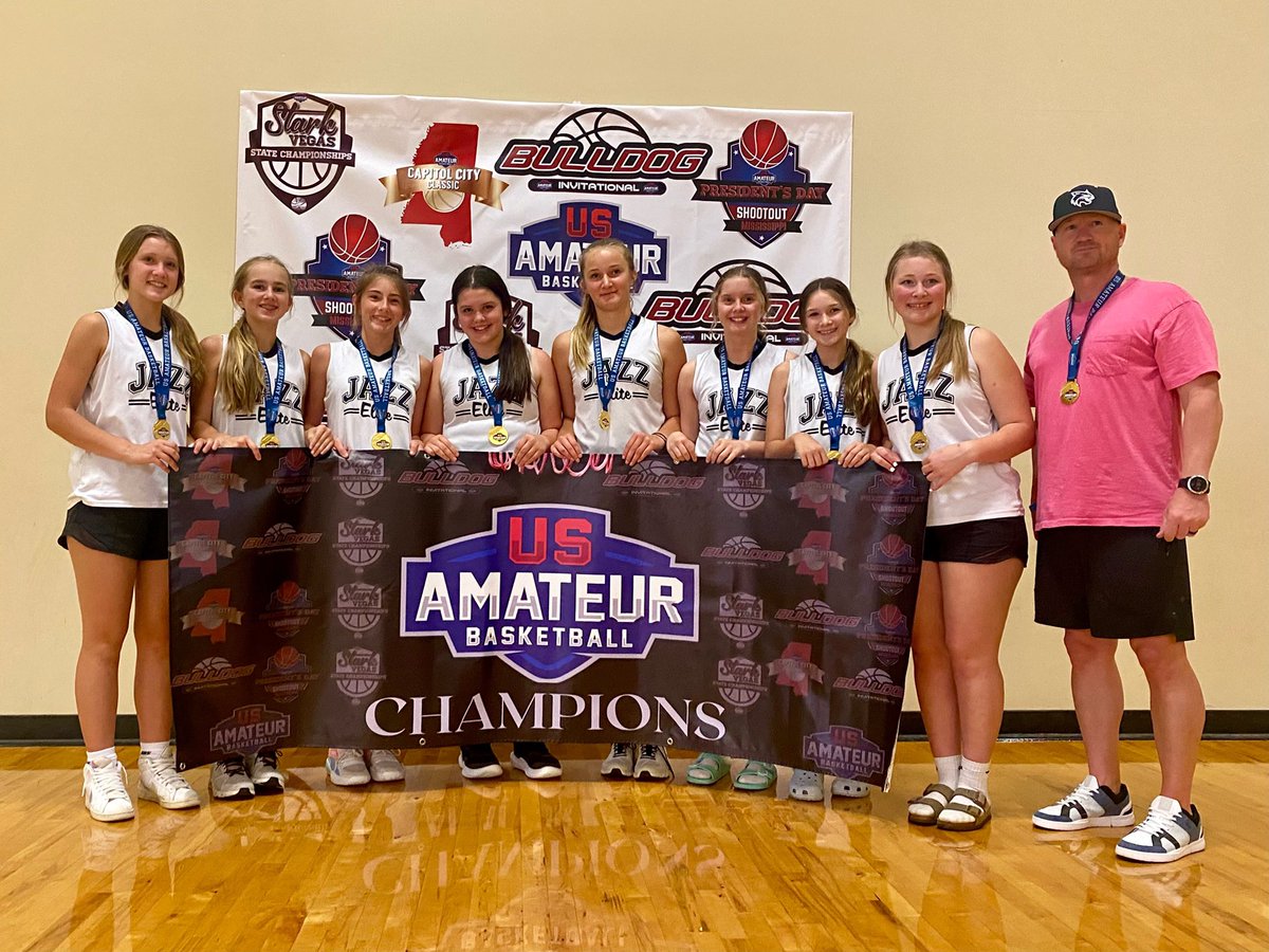 CarlyleCarruth's tweet photo. Good weekend with @HenryGantz3
Undefeated Tournament Champs and honored to be named Tournament MVP! #msjazz @MSPLAYSPORTS1 @evgeeker @Shoemanj @HoopFrontMS @SSPHoops @USAmateurBBall https://t.co/aXr2VkJa3h