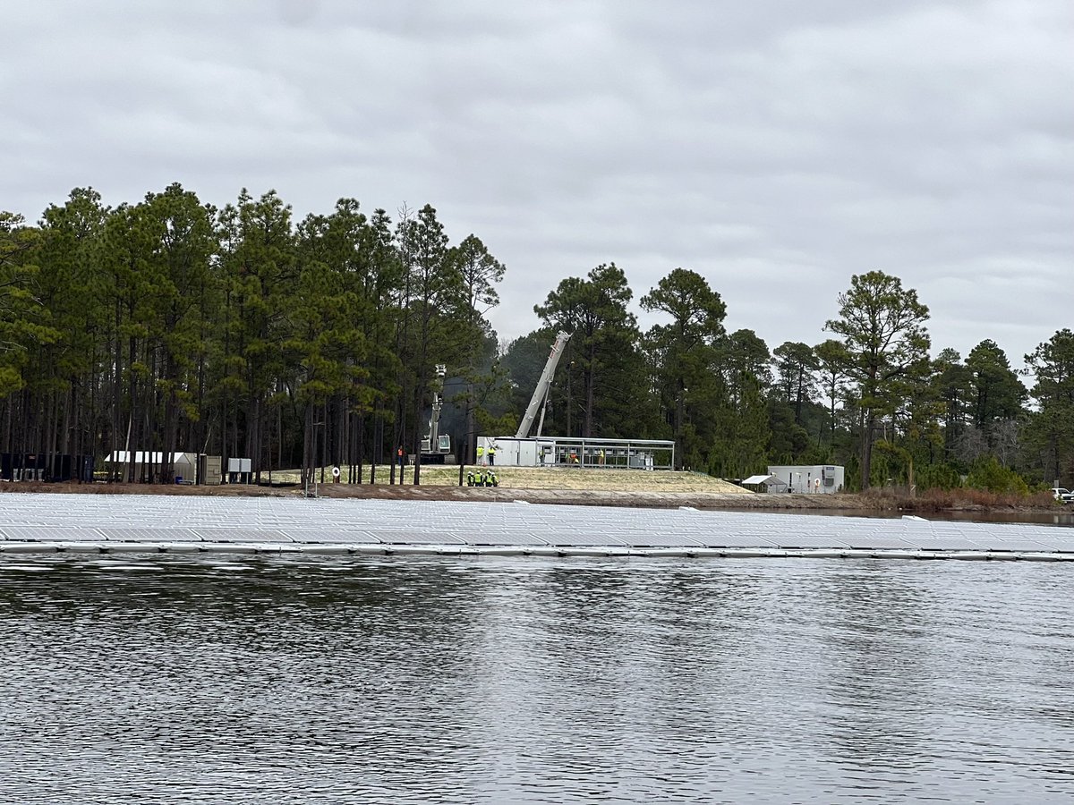 D3EnergyLLC's tweet photo. @elonmusk @WorldAndScience Agree that batteries are the answer especially when paired with floating solar.  We have already installed a 2MWh Tesla Megapack paired with a 1MW floating solar array.  See photos below.  DM of you want to learn more. https://t.co/KDVjm1FsNF