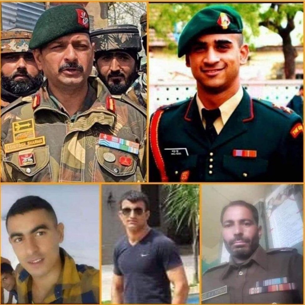 megirish2001's tweet photo. #BalidanDiwas 
Our collective prayers that long night went unanswered...

They gave all protecting people like us

With pride in pain, we salute our #HandwaraHeroes 🙏🇮🇳
Never Forget #FreedomIsNotFree https://t.co/7KKLoyAoDl