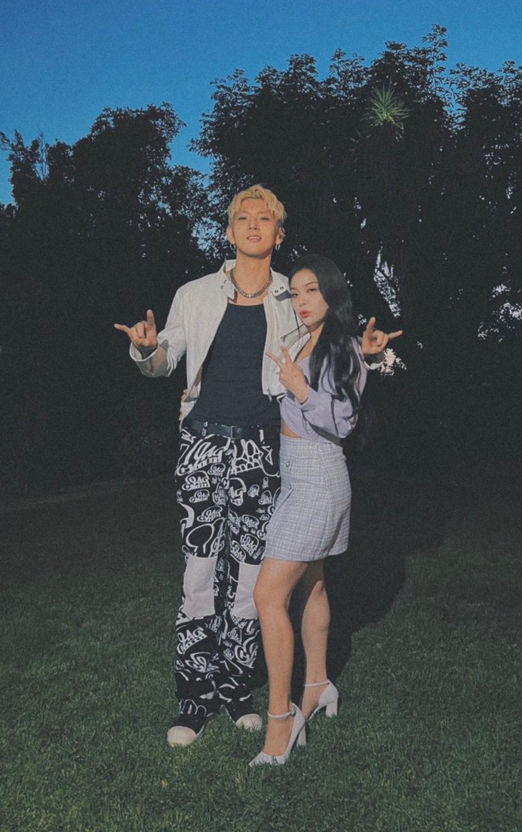 Ailee with #KARD Jiwoo and BM in LA.. 💕

#Ailee #에일리