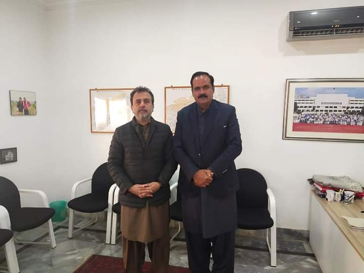 ہم کھڑے تھے۔۔۔
ہم کھڑے ہیں۔۔۔ 
ہم کھڑے رہیں گے۔۔۔
یقین کے ساتھ۔۔
ایمان کے ساتھ۔۔۔
اویس خان کے ساتھ 
<a href="/akleghari/">Awais Leghari</a> <a href="/Atifrauf79/">Atif Rauf</a> 
@FKLeghariDGk