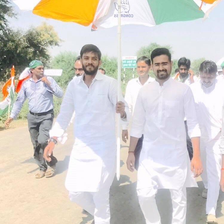 suniluradd's tweet photo. हमारे लाडले भाई #विमल_चौधरी को जन्मदिन की बहुत बहुत बधाई एवं उज्जवल भविष्य की शुभकामनायें...!!!💐🎂
#Team_RG
@_vimalchoudhary https://t.co/WaQBAmxJB6