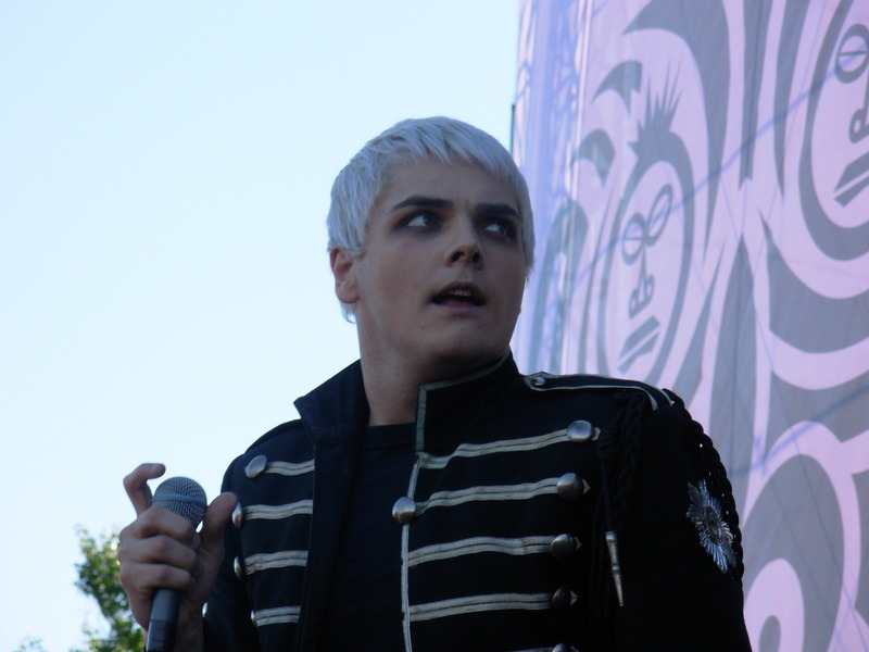 hourly gerard way (@everyhourgerard) on Twitter photo 