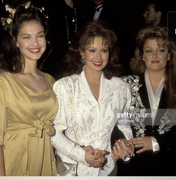 So very saddened by the passing of Naomi Judd.  Deepest condolences to Wynonna, Ashley, Larry &amp; family …. Prayers for your peace and comfort at this very sad time 🙏🏻💔