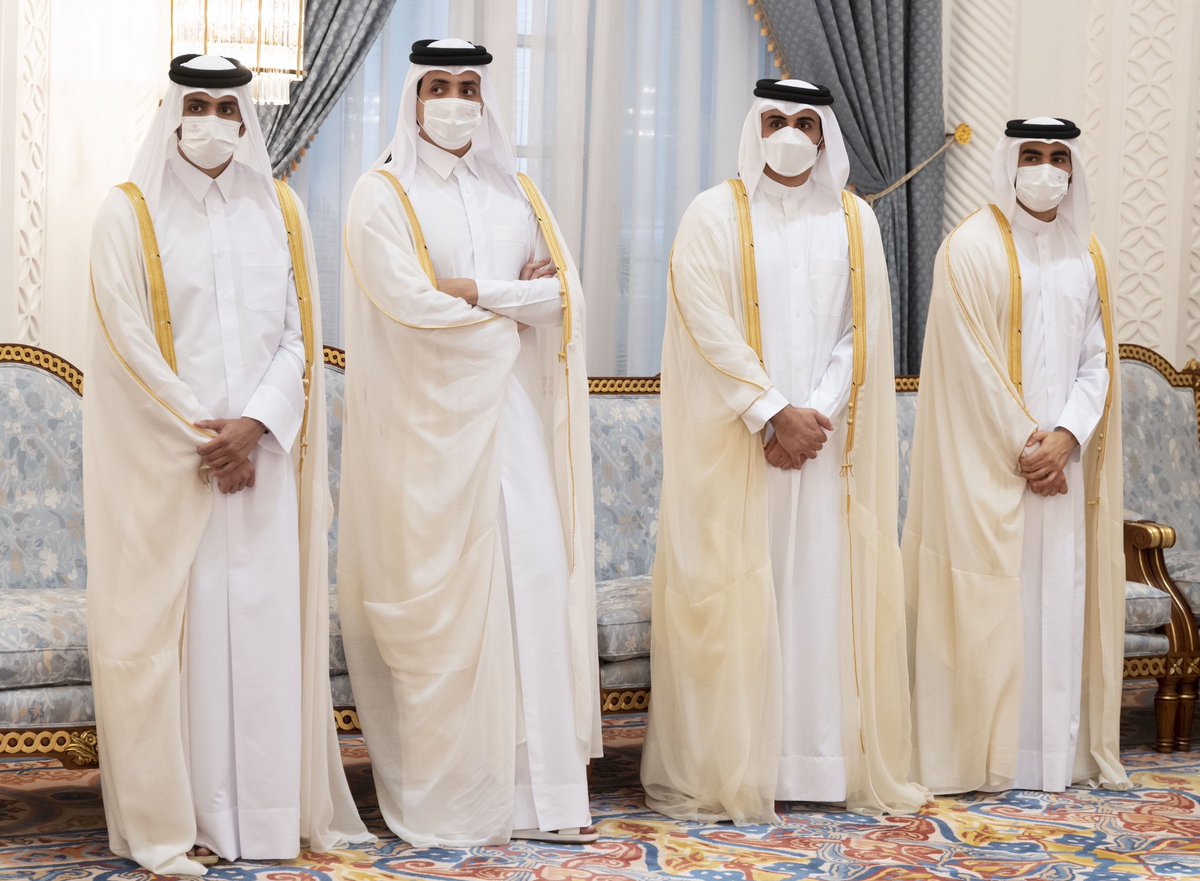 AmiriDiwan's tweet photo. سمو الأمير المفدى يستقبل المهنئين بعيد الفطر المبارك في قصر الوجبة. https://t.co/Jv98DQLNPt https://t.co/4pbfm3fhOI