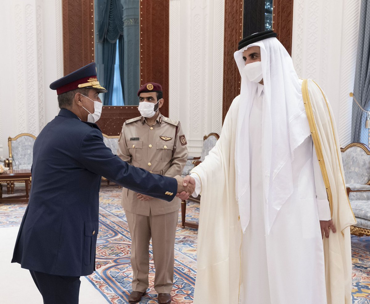 AmiriDiwan's tweet photo. سمو الأمير المفدى يستقبل المهنئين بعيد الفطر المبارك في قصر الوجبة. https://t.co/Jv98DQLNPt https://t.co/4pbfm3fhOI