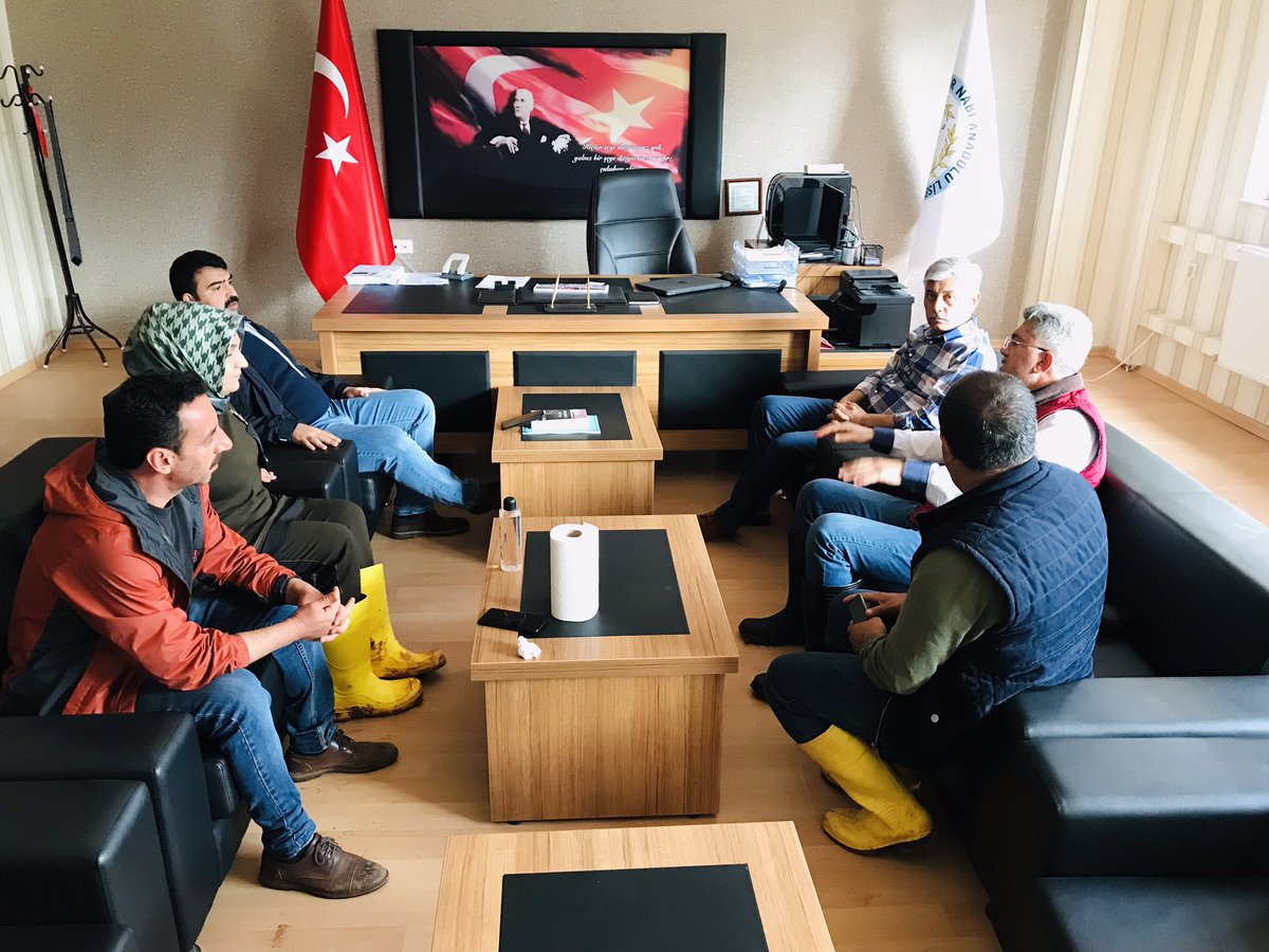 Sayın Kaymakamımız Coşkun Doğan, İl Milli Eğitim Müdürümüz Fevzi Kurt ve Şube müdürümüz Ferit Karaoğlu yoğun yağış sonrası su baskınına uğrayan okulumuzu ve Şair Nabi Anadolu Lisesini ziyaret ettiler. 
<a href="/sanliurfammem63/">Şanlıurfa İl Milli Eğitim Müdürlüğü</a> 
<a href="/Hilvan_MEM/">Hilvan İlçe Milli Eğitim Müdürlüğü</a>