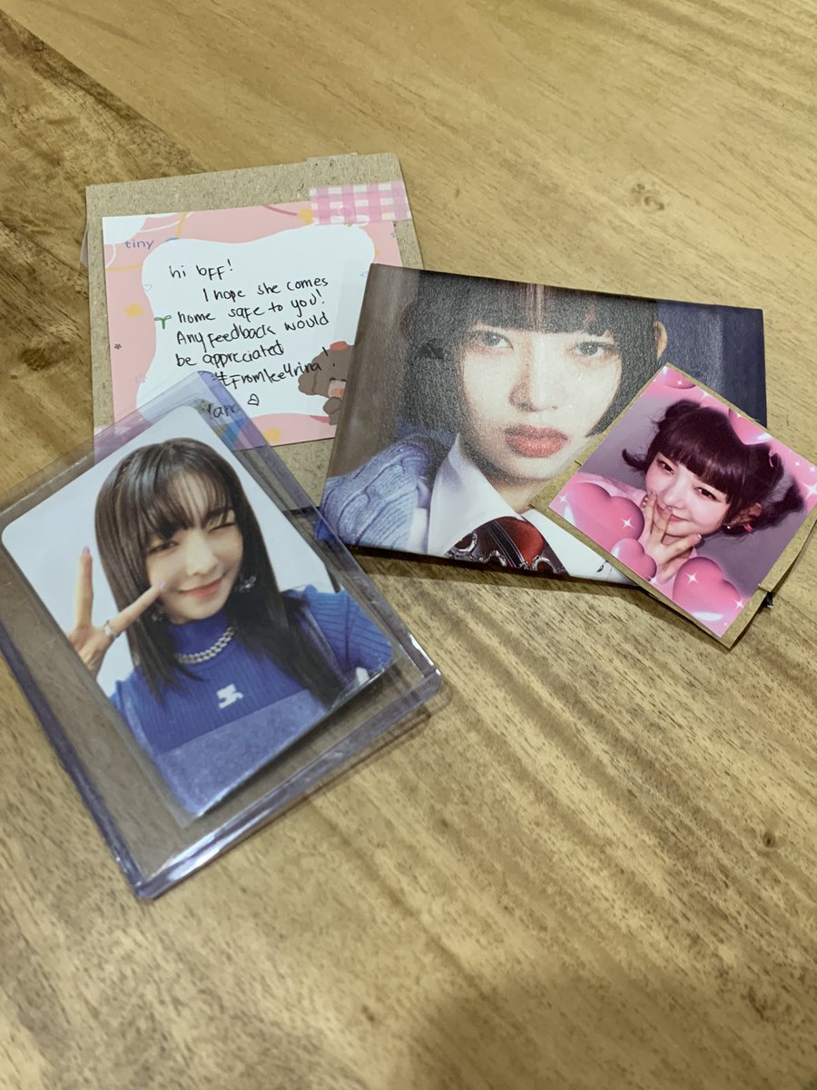 joyycartt's tweet photo. [🎧] happy mail !!

omg! first ld rei pc came home today! thankyou sm bff yana for this smooth transaction rin! she is in good shape, thankyou rin for the rei envelope and sticker u made!! wavyuuu! 💗💗thankyou again @leewonysbff 

#reesemailss #fromlee4rina https://t.co/3kWPsPnIeh