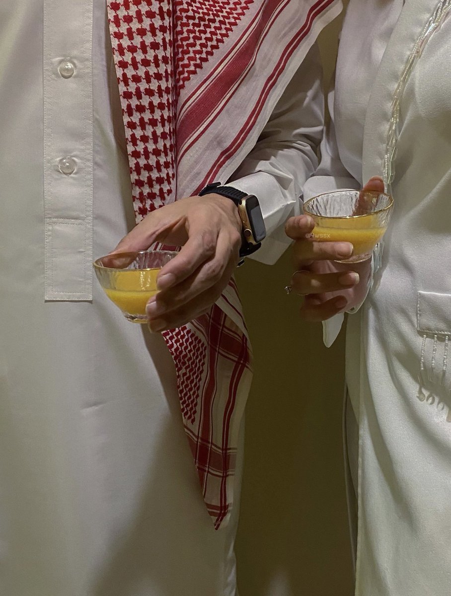 زينة العيد أنت وإن يكن للعيد وصف فأنت العيد تدليلًا .