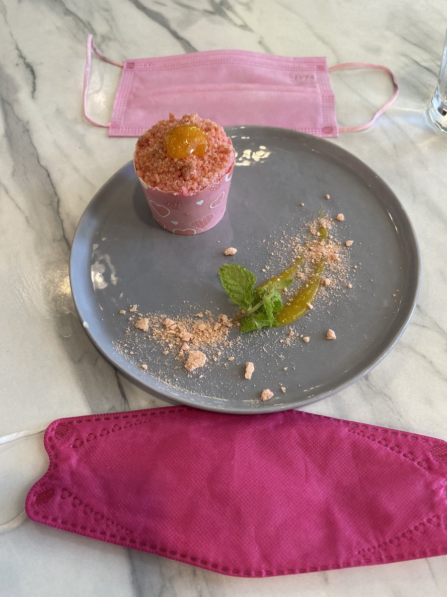 theAJdeleon's tweet image. Complimentary muffin for all customers today wearing pink masks.💕 #10RobredoForPresident