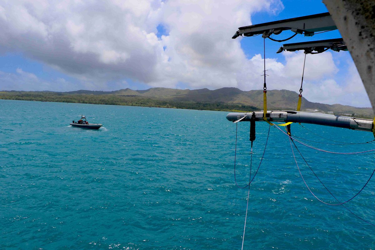 DESRON_7's tweet photo. Checkout these #USSCharleston #LCS18 Sailors conducting #SmallBoatOps π€ while in port @nbguam April 27. #LittorallyAwesome | #MaintainingReadiness
@USNavy
@USPacificFleet
@US7thFleet
@EXSTRGRU7
@SurfaceWarriors https://t.co/HDNbPPTg9f